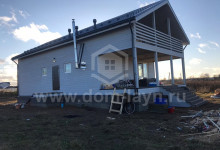 Строительство каркасного дома с террасой и балконом